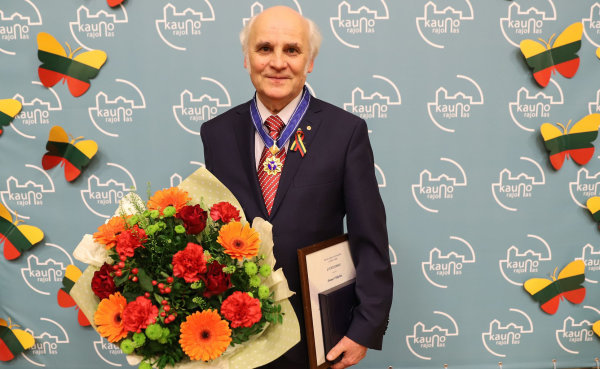 Prof. Dr. Pranas Viškelis was awarded the first level honor mark of Kaunas district